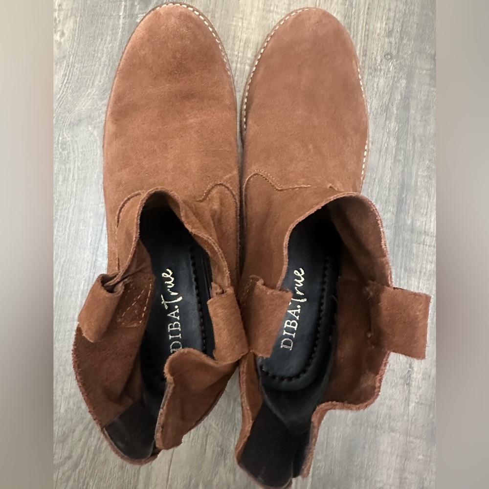 Women's Suede Chelsea Boot - Picture 2 of 6